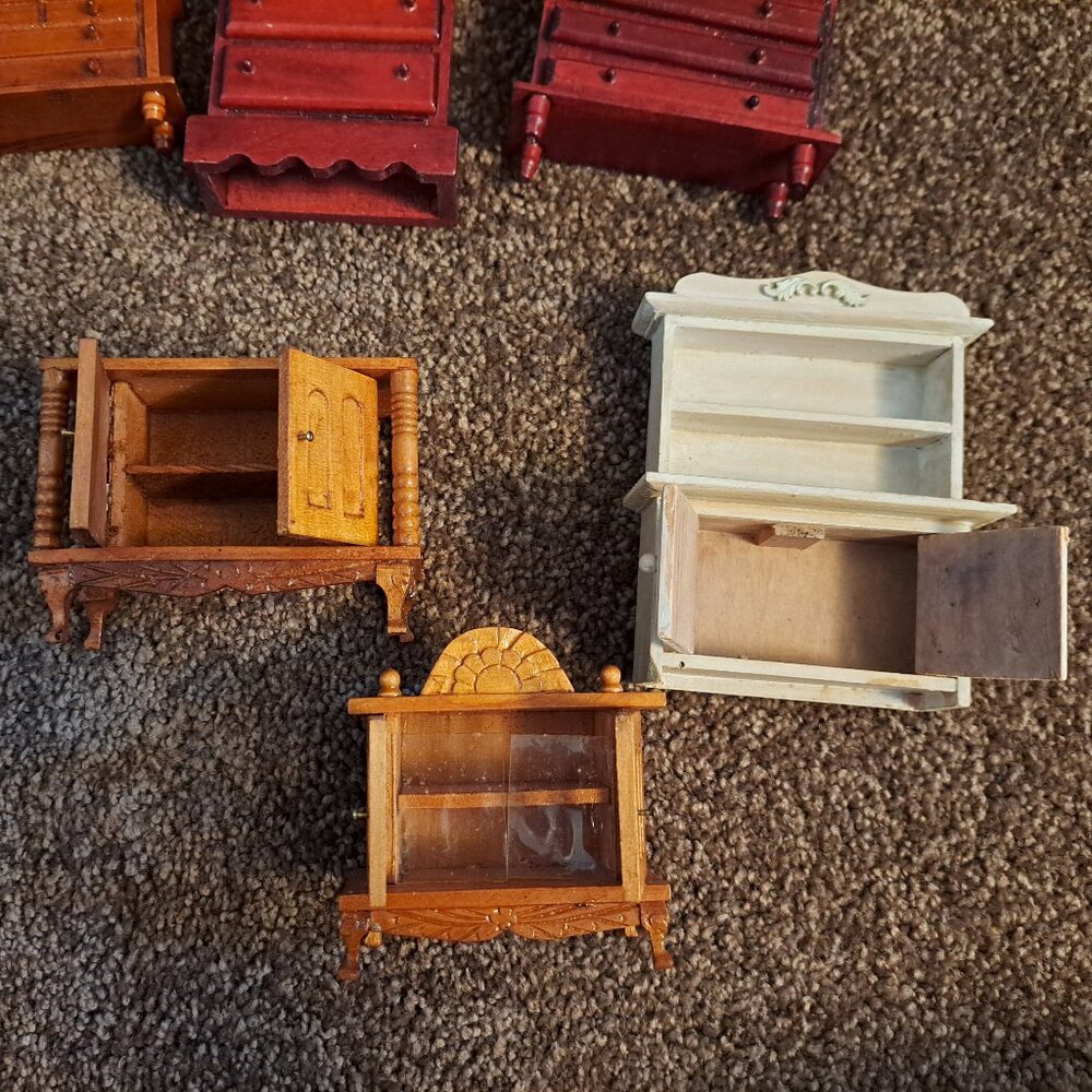 Vintage 13 Piece Wood Miniature Dollhouse Furniture Lot - Picture 4 of 6